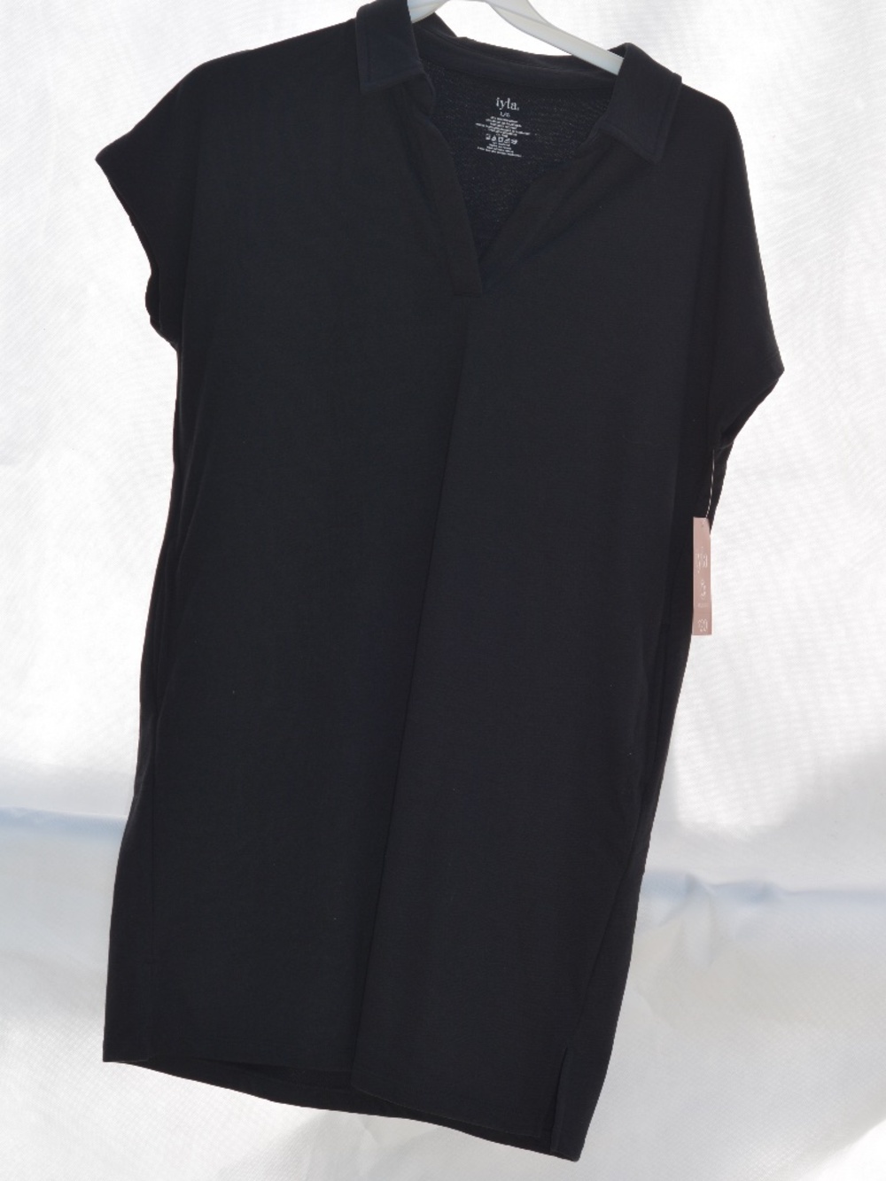 Short sleeve Top SZ L Tyla NWT